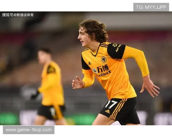 威尔莫茨的领导力与战术革新：从球场到教练席的深度解析